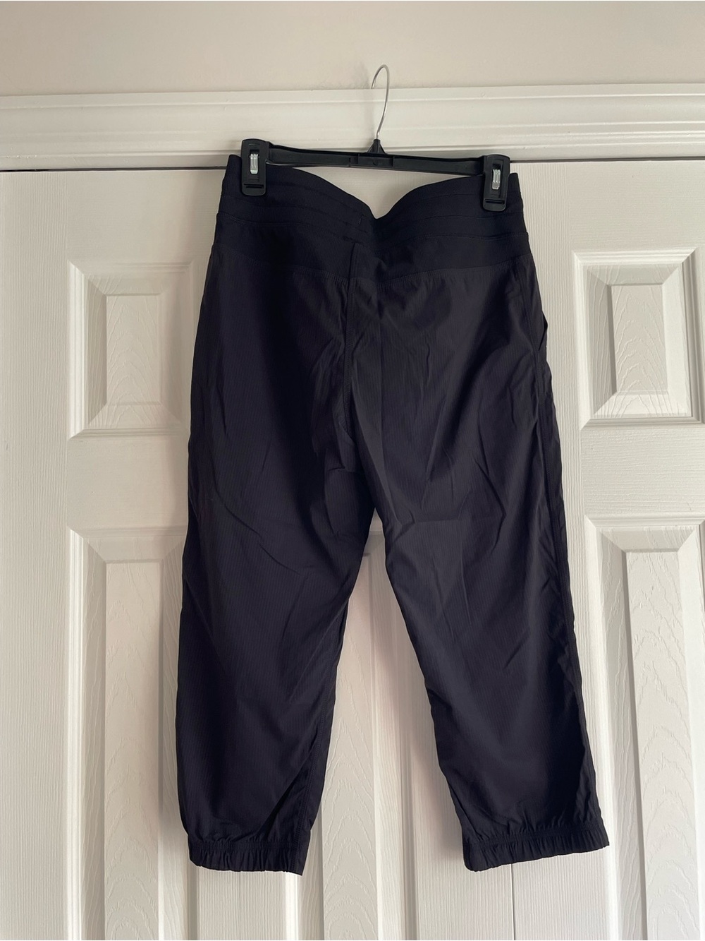 lululemon athletica Black Women's Cropped Drawstring Pants - Picture 3 of 4
